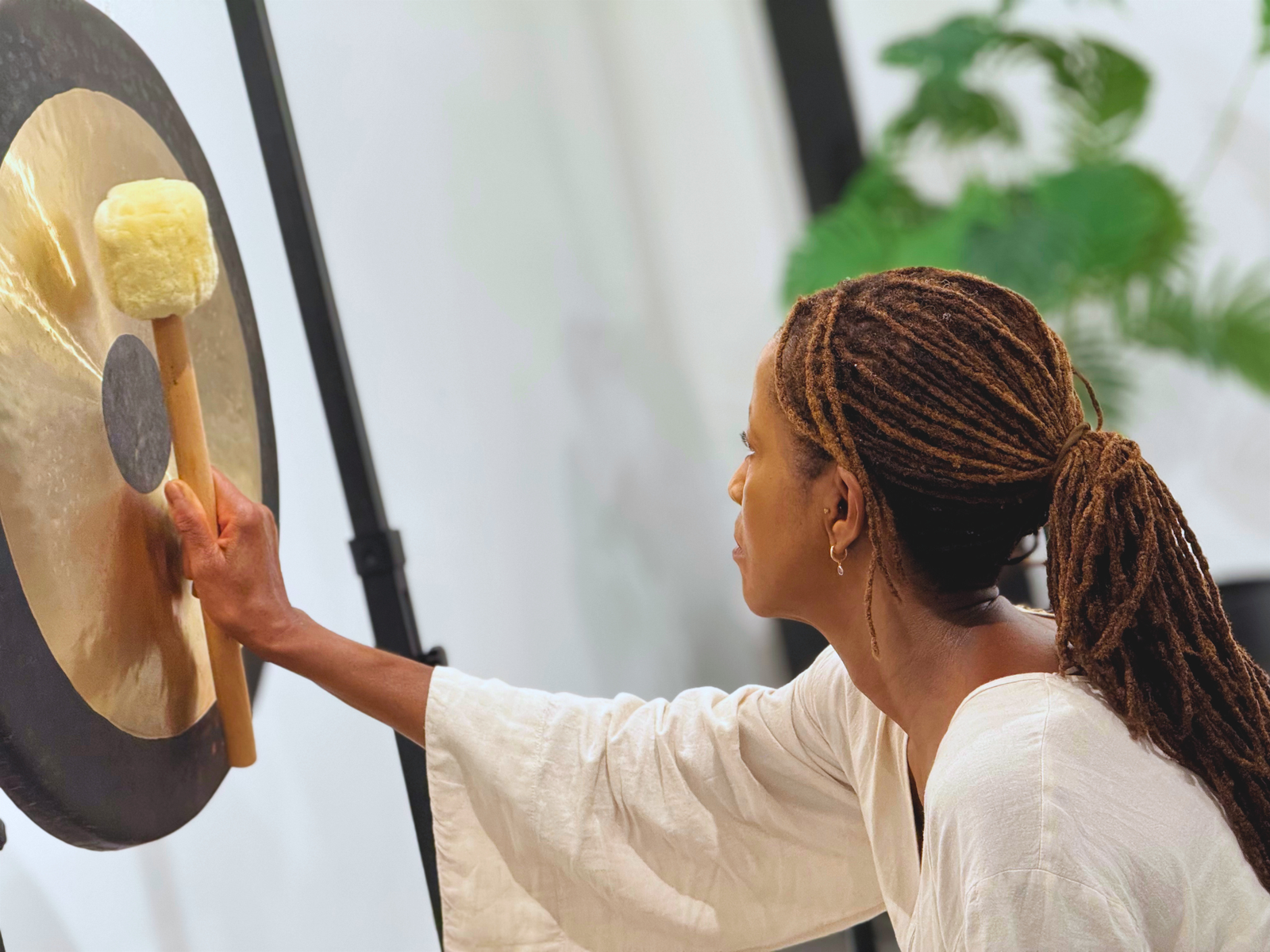 Close-up of a Sanctue gong sound-healing session
